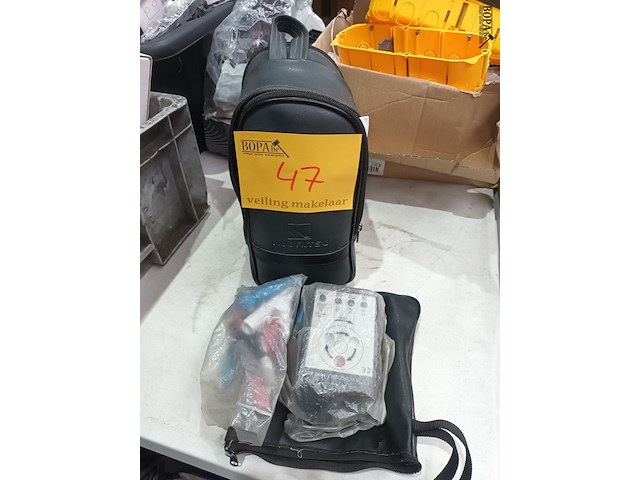 Lot 47 - meettoestellen kyoritsu. 2 stuks - afbeelding 1 van  4