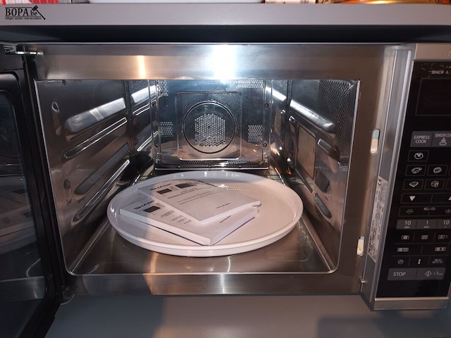 Lot 47 - microgolfoven sharp - afbeelding 2 van  5