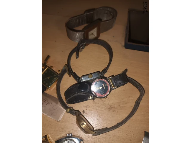 Lot 47 - oude polshorloges en armband - afbeelding 3 van  5