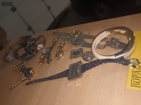 Lot 47 - oude polshorloges en armband - afbeelding 5 van  5