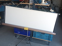 Lot 47 - projectie scherm - afbeelding 1 van  2