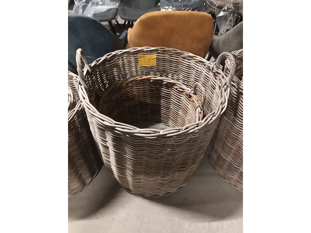 Lot 47 - rieten mand. 2 stuks - afbeelding 1 van  3
