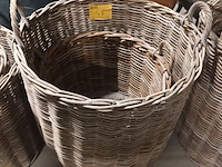 Lot 47 - rieten mand. 2 stuks - afbeelding 1 van  3