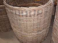 Lot 47 - rieten mand. 2 stuks - afbeelding 2 van  3