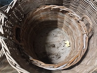 Lot 47 - rieten mand. 2 stuks - afbeelding 3 van  3