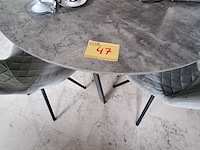Lot 47 - ronde tafel met 4 stoelen - afbeelding 1 van  5