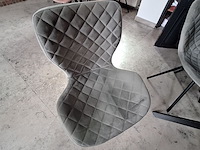 Lot 47 - ronde tafel met 4 stoelen - afbeelding 3 van  5