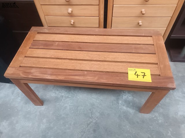 Lot 47 - salontafel in teak - afbeelding 1 van  4