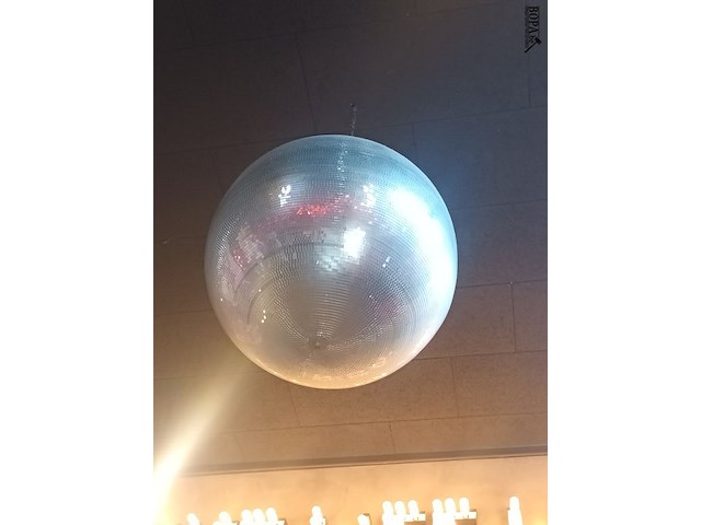 Lot 47 - spiegelbol - afbeelding 2 van  3