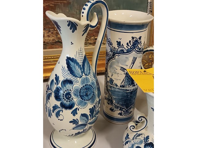 Lot 47 - vazen wit/blauw. 5 stuks - afbeelding 2 van  8