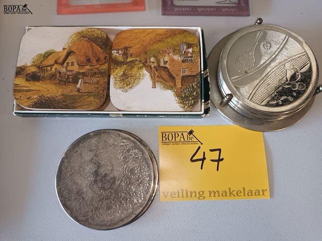 Lot 47 - vintage onderleggers - afbeelding 3 van  3
