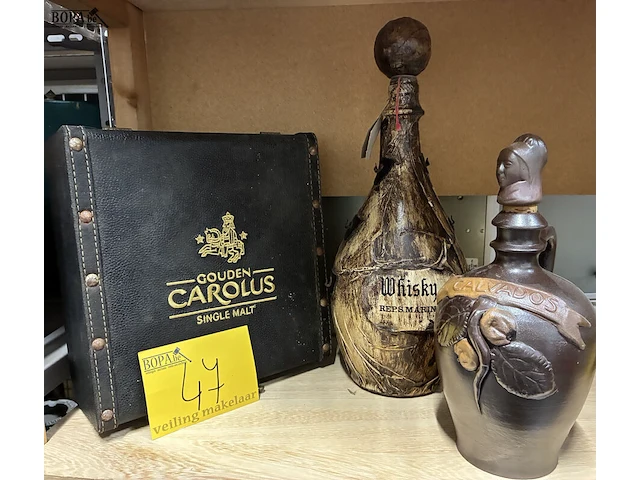 Lot 47 - vintage whisky en calvados kruik - afbeelding 1 van  5