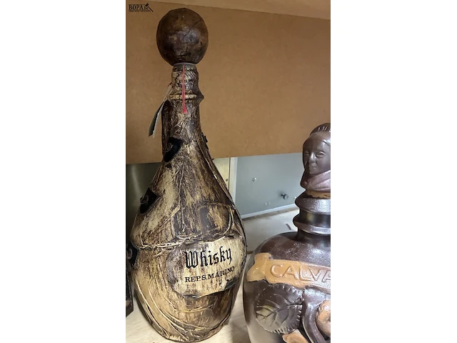 Lot 47 - vintage whisky en calvados kruik - afbeelding 3 van  5