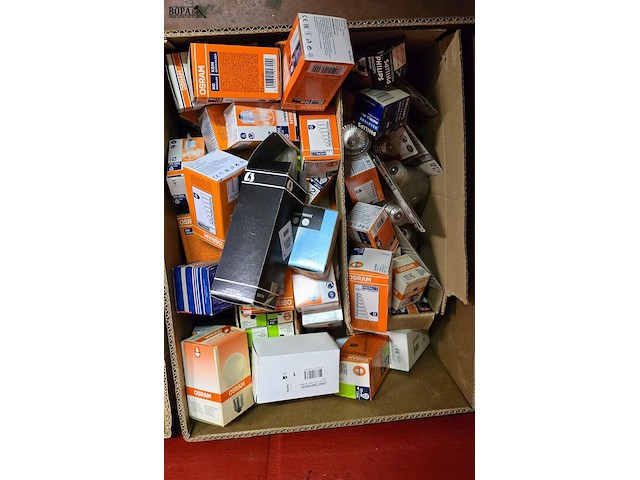 Lot 47 - volle bananendoos diverse lampen - afbeelding 1 van  1