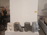 Lot 47 - winkel displaywand - afbeelding 1 van  2