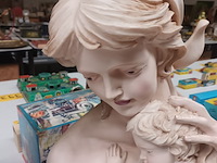 Lot 470 - borstbeeld vrouw met kind - afbeelding 2 van  4