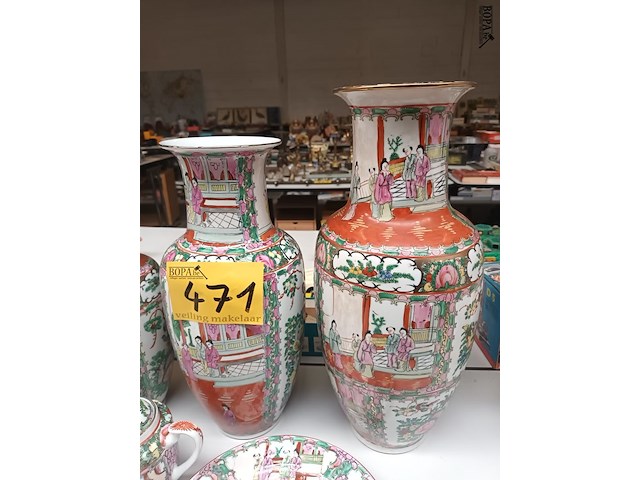 Lot 471 - chinese vazen, sierbord, theekan. 5 stuks - afbeelding 2 van  5