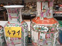 Lot 471 - chinese vazen, sierbord, theekan. 5 stuks - afbeelding 2 van  5