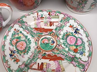 Lot 471 - chinese vazen, sierbord, theekan. 5 stuks - afbeelding 4 van  5