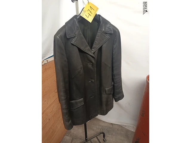 Lot 471 - lederen jas - afbeelding 1 van  4