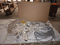 Lot 471 - lot verlengkabels en verdeelstekkers - afbeelding 1 van  3