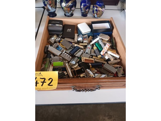 Lot 472 - grote verzameling aanstekers - afbeelding 1 van  4