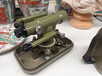 Lot 472 - meettoestel met statief - afbeelding 4 van  5