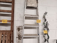 Lot 472 - trapladder - afbeelding 1 van  4