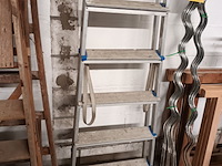 Lot 472 - trapladder - afbeelding 2 van  4