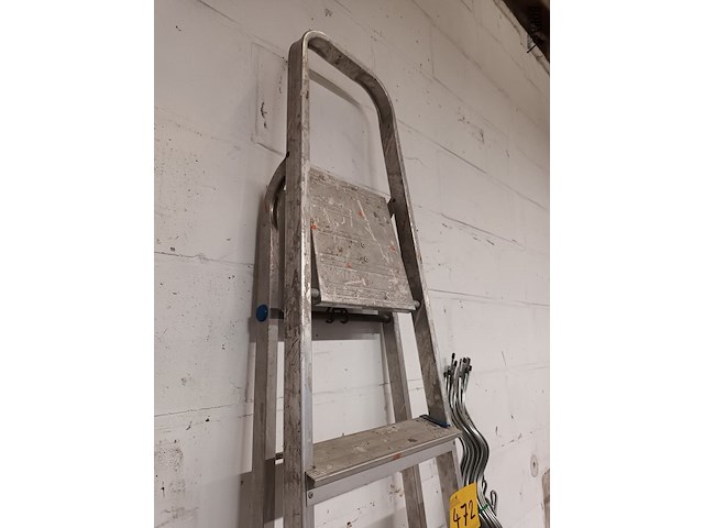 Lot 472 - trapladder - afbeelding 3 van  4