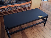 Lot 472 - zwarte salontafel - afbeelding 1 van  1