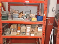 Lot 473 - bevestigingsmateriaal. inhoud rek - afbeelding 1 van  8