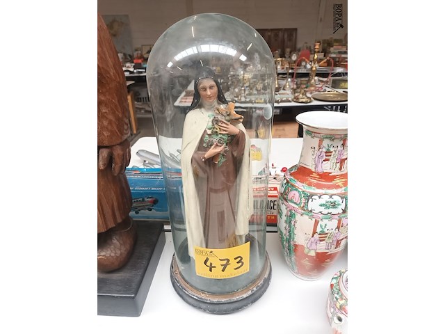 Lot 473 - mariabeeld onder globe - afbeelding 1 van  3