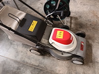 Lot 474 - elektrische grasmachine akita - afbeelding 1 van  4