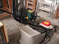 Lot 474 - elektrische grasmachine akita - afbeelding 2 van  4