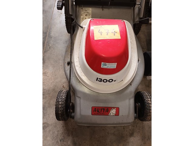 Lot 474 - elektrische grasmachine akita - afbeelding 3 van  4