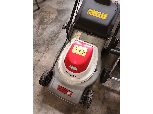 Lot 474 - elektrische grasmachine akita - afbeelding 4 van  4