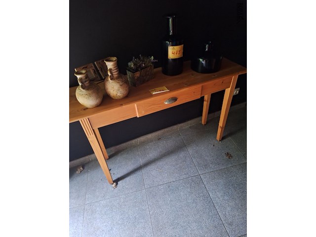 Lot 474 - houten wandtafeltje - afbeelding 1 van  1