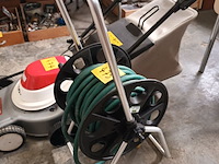 Lot 475 - tuinslang op haspel - afbeelding 1 van  3