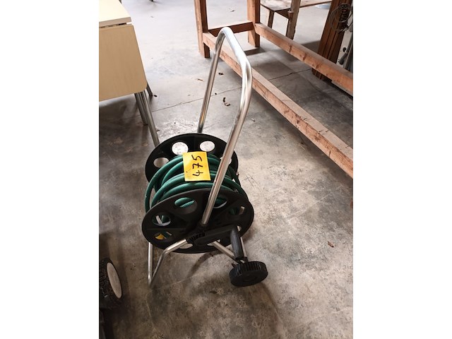 Lot 475 - tuinslang op haspel - afbeelding 2 van  3