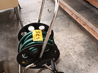 Lot 475 - tuinslang op haspel - afbeelding 2 van  3