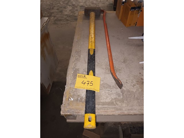 Lot 475 - voorhamer en breekijzer - afbeelding 1 van  3
