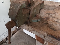 Lot 476 - houten werkbank met bankschroef - afbeelding 4 van  4