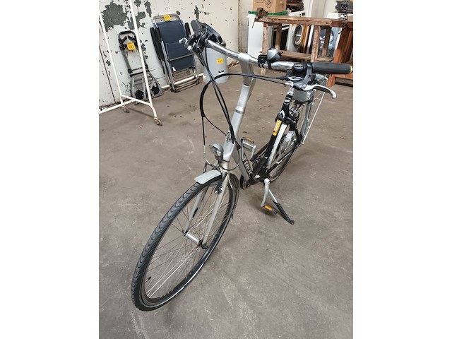 Lot 477 - elektrische fiets trek - afbeelding 2 van  4