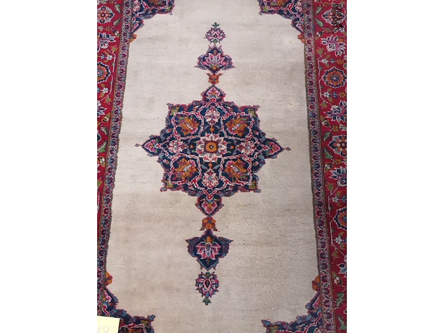 Lot 478 - handgeweven oosters tapijt - afbeelding 2 van  4