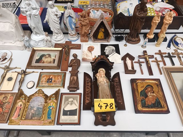Lot 478 - heiligenbeelden en devotie. 42 stuks - afbeelding 1 van  7