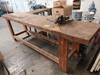 Lot 478 - werkbank met bankschroef - afbeelding 1 van  4