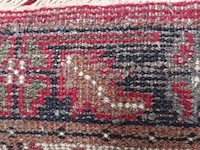 Lot 479 - handgeweven oosters tapijt. 2 stuks - afbeelding 3 van  6