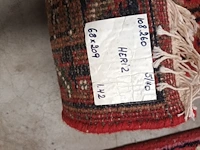 Lot 479 - handgeweven oosters tapijt. 2 stuks - afbeelding 5 van  6