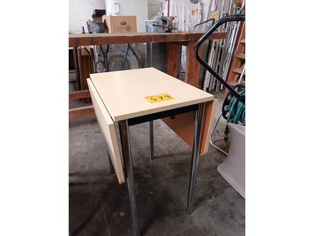 Lot 479 - keukentafel - afbeelding 2 van  3
